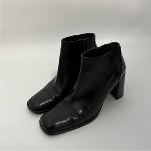 Via Spiga Boots Black Side Zipper Women's Heeled Boots Y2K Italy Made Sz 7.5 M
